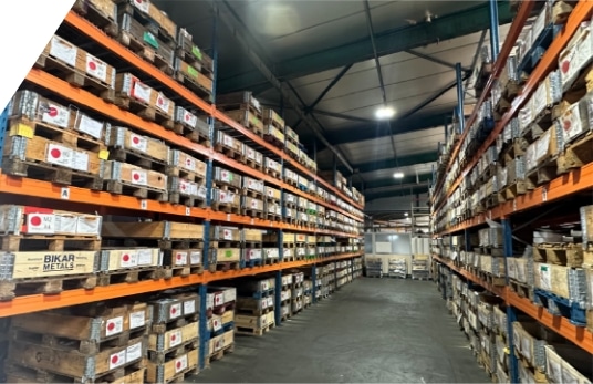 Stockage et gestion logistique dans l’entrepôt de l’entreprise AMG fournisseur de pièces mécaniques de précision