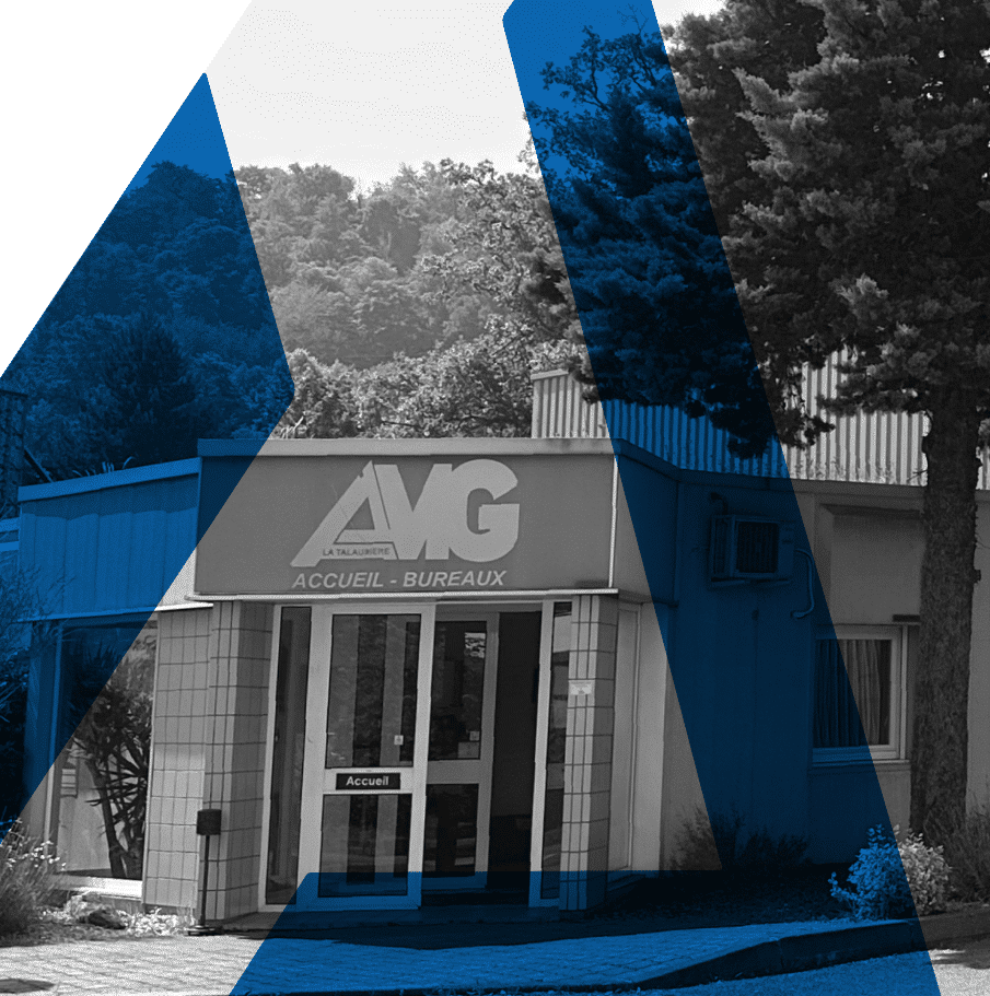 Façade de l'entreprise AMG à La Talaudière près de Saint-Étienne pour présenter l'équipe et ses valeurs