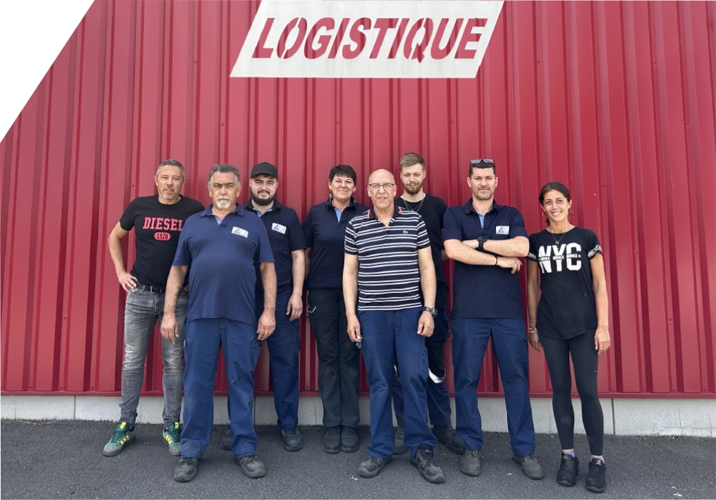 Équipe en charge de la logistique chez AMG, atelier de mécanique générale