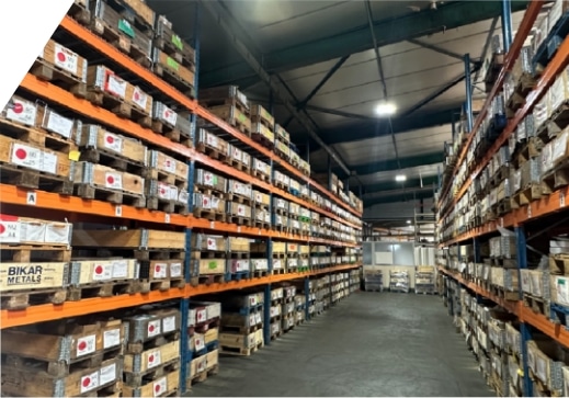 Stockage dans l’entrepôt de l’entreprise AMG fournisseur de pièces mécaniques de précision