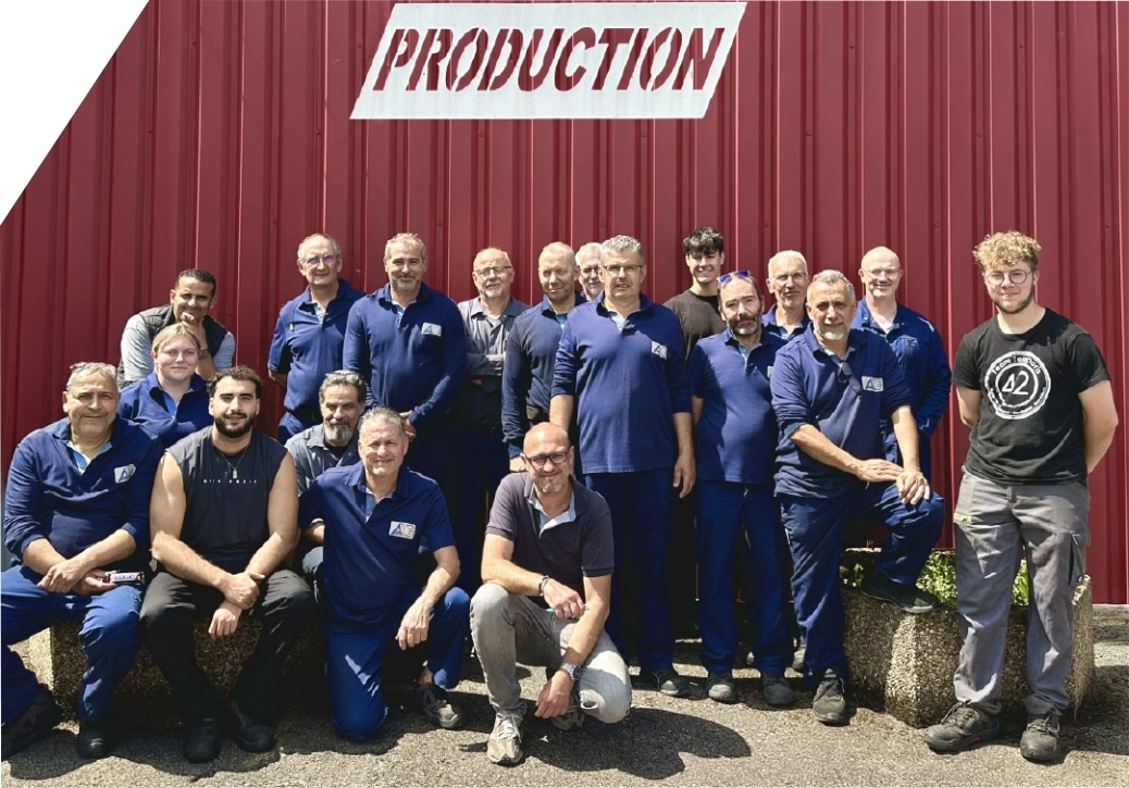 Équipe en charge de la production chez AMG, atelier de mécanique générale